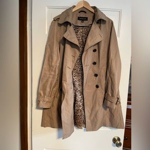 Jones of New York size large, beltless, rain, jacket size large